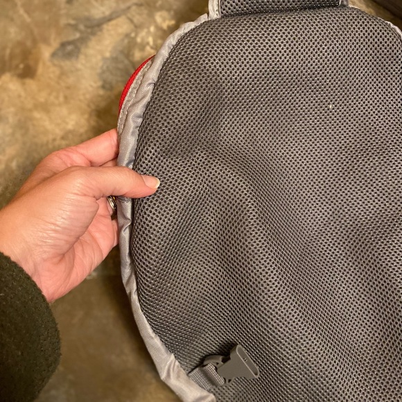 Eddie Bauer Sling Crossbody Hiking Bag Stowaway - Picture 4 of 4